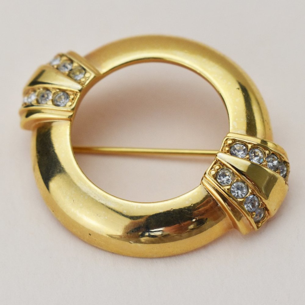 Open circle brooch gold tone, accent round rhinestone brooch